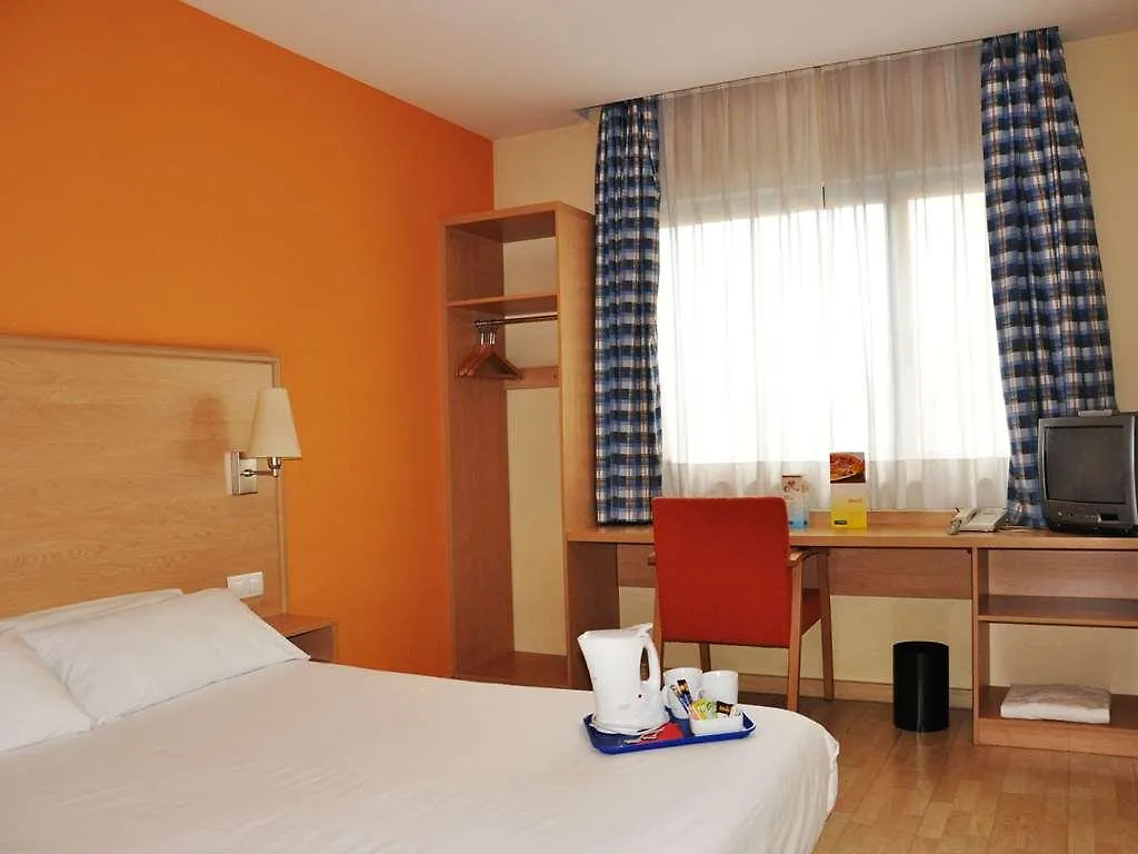 Travelodge Barcelona Fira L'Hospitalet de Llobregat 3*,