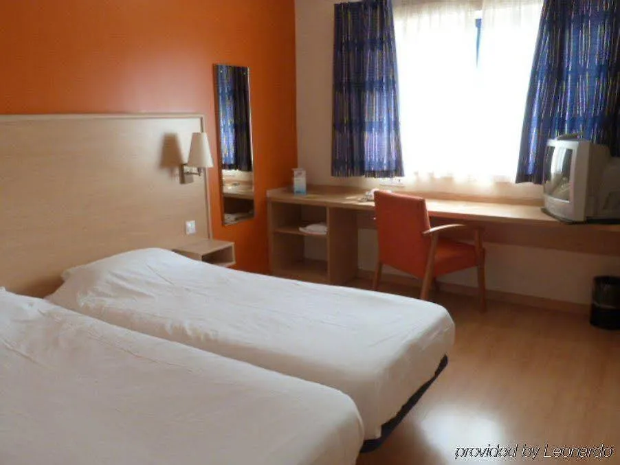 Travelodge Barcelona Fira L'Hospitalet de Llobregat 3*,